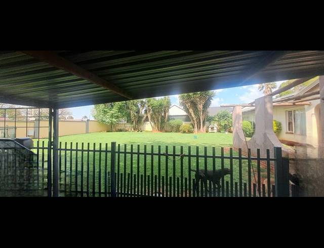 5 BEDROOM HOUSE FOR SALE IN PARKRAND